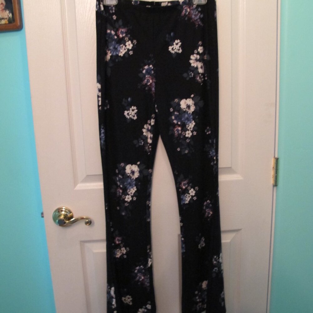 FREE - ANY $8 top w Pink Republic Pants Floral pants Size L